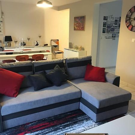 Centre Pierrefonds Superbe Appartement + Parking מראה חיצוני תמונה