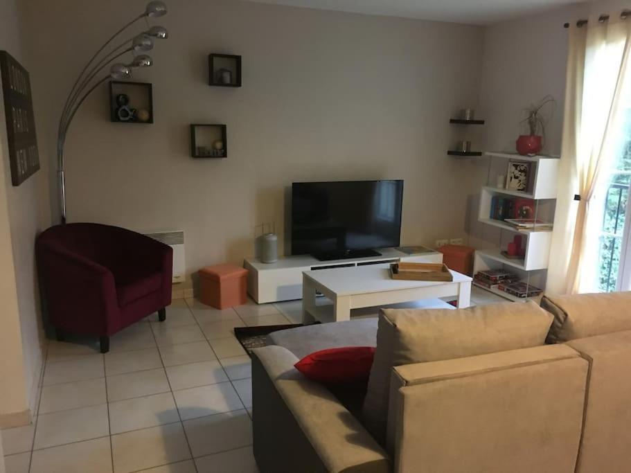 Centre Pierrefonds Superbe Appartement + Parking מראה חיצוני תמונה